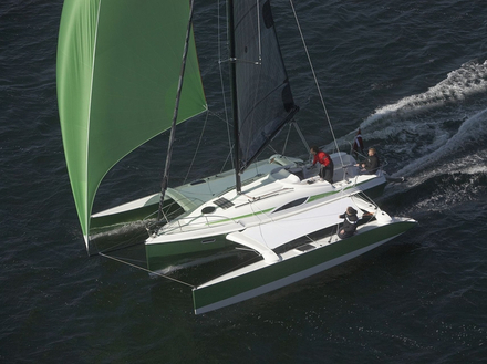 Le Dragonfly 28 sous grand spi asymetrique - la glisse facile