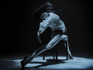 Vidéo : rendre les danseurs 'aquatiques', le défi d'un apnéiste