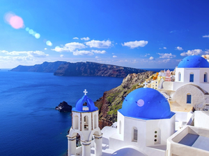 La Grèce veut autoriser l'entrée des touristes vaccinés