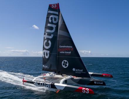 L'Actual Ultim 3, long de 32 m et large de 23 m, a participé en tant que MACIF à la dernière Rolex Fastnet Race. Le skipper Yves Le Blevec et l'équipe Actual se familiarisent actuellement avec leur nouvelle machine Nautisme Article