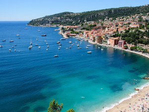 La France veut renouer avec ses touristes pour la saison d'été