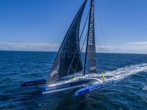 Après les premiers bords, le Maxi Banque Populaire XI met le cap vers le Sud