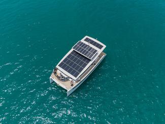 Le premier catamaran solaire électrique SILENT...