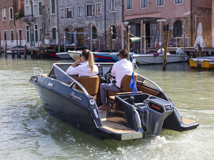 Le nouveau Magonis Wave e-550 «tout électrique» charme les canaux de Venise