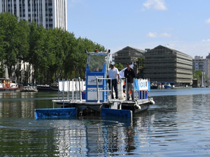 L'ONG du navigateur Bourgnon présente un bateau de dépollution plastique fluviale