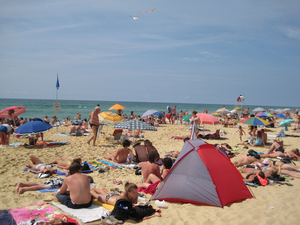 Vacances d'été des Français: se dépayser pour oublier la crise, mais pas trop loin
