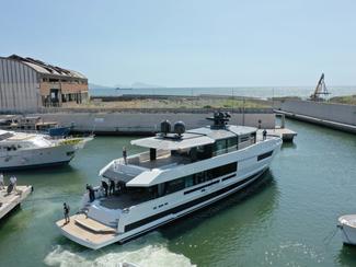 Arcadia Yachts : lancement de la 5e coque de...