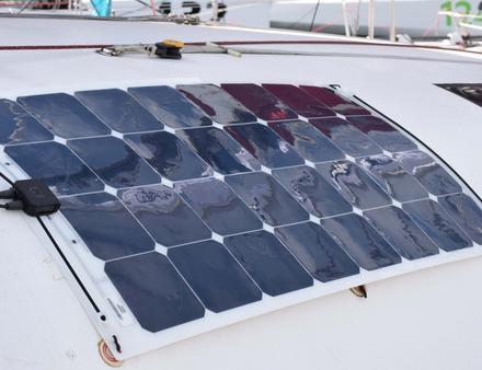 Panneaux souples sur le roof Nautisme Article