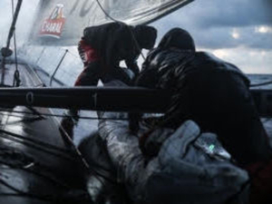 Jérémie Beyou et Christopher Pratt sur Charal,  remettent leur titre en jeu lors de la Rolex Fastnet Race