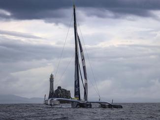 Le Maxi Edmond de Rothschild leader au Fastnet