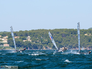 Championnat de France Espoirs Glisse 2021 : Jour 1, l'Étang de Berre offre un accueil musclé