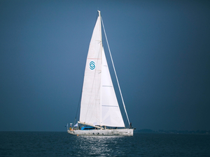 L'ancien voilier « Adrien » de Jean-Luc Van Den Heede se reconvertit dans la recherche océanographique