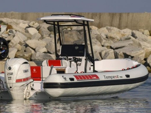 Un semi-rigide Capelli pour le 60e anniversaire de Yamaha en GP