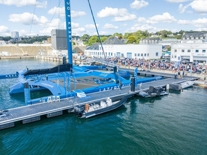 Mélanie Laurent baptise le Trimaran SVR-LAZARTIGUE skippé par François Gabart
