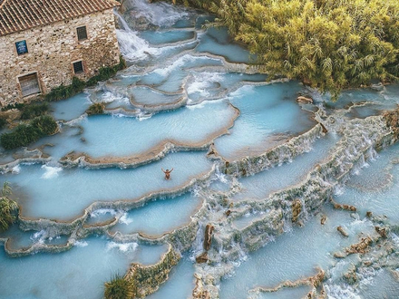 Les thermes de Saturnia, Italie