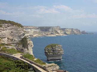 Quatre bonnes raisons de découvrir Bonifacio à...