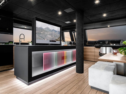 Le Sunreef 60 E, gamme Eco du chantier, intègre des matériaux durables et légers.