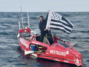 L'aventurier Guirec Soudée achève une traversée épique de l'Atlantique à la rame