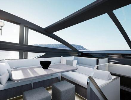 Grâce aux fenêtres du sol au plafond, le bateau est un véritable observatoire. Nautisme Article