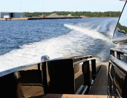 Capable d'excursions sur de longues distances, le SLR60 servira de bateau de sport pour la plongée et la pêche, ainsi que pour l'exploration du littoral. Nautisme Article