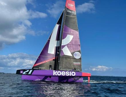 Ce trimaran de toute dernière génération a été construit par les orfèvres Italiens de Persico, sur les plans du célèbre cabinet d'architecture navale VPLP. Nautisme Article