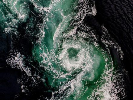 Ces tourbillons peuvent atteindre entre 10 et 30 mètres de diamètre et jusqu'à 5 mètres de profondeur. 