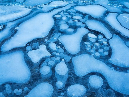 Les bulles sont piégées et s'empilent les unes sur les autres.