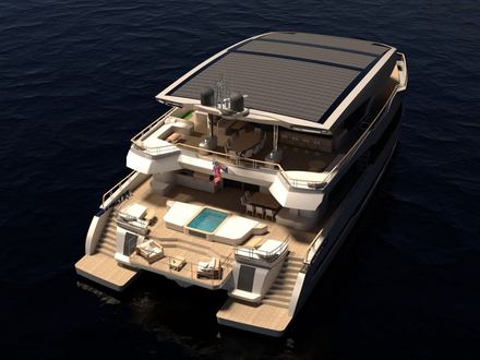 Les cellules solaires fournissent jusqu'à 40 kWc et l'énergie électrique solaire propre est stockée dans une batterie d'une capacité de 800 kWh. Les cellules solaires fournissent jusqu'à 40 kWc et l'énergie électrique solaire propre est stockée dans une batterie d'une capacité de 800 kWh.