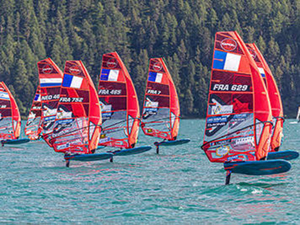 Une première épreuve européenne d'iQFOiL à Marseille, sur le plan d'eau des jeux olympiques de 2024