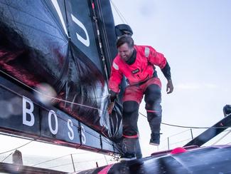 Alex Thomson se retire de la course au large...