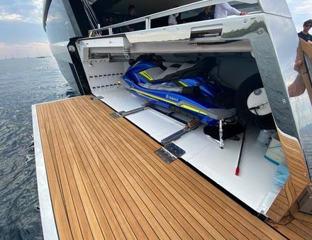 Plateforme latérale bâbord : garage bateau, ou jet-ski ! Nautisme Article