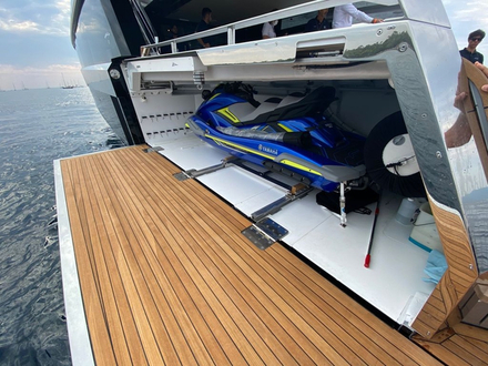 Plateforme latérale bâbord : garage bateau, ou jet-ski ! Nautisme Article