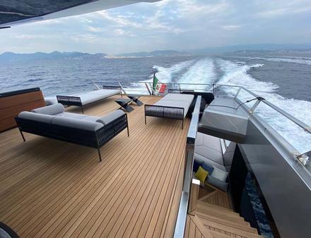 Deck extérieur sur le pont supérieur Nautisme Article