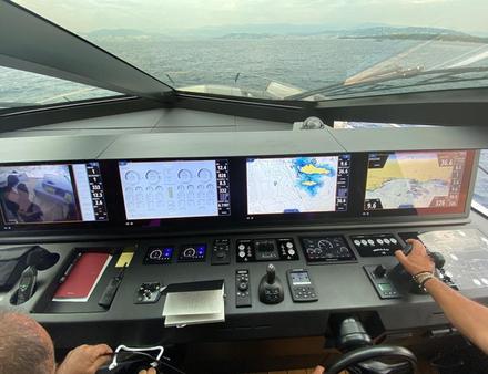 Poste de pilotage Nautisme Article