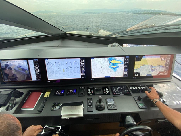Poste de pilotage Nautisme Article
