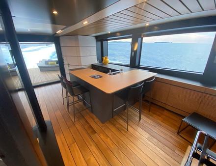Cuisine et bar sur le pont principal Nautisme Article