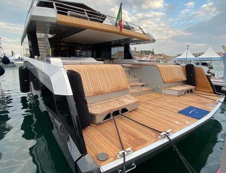 Vue générale sur le tableau arrière Nautisme Article