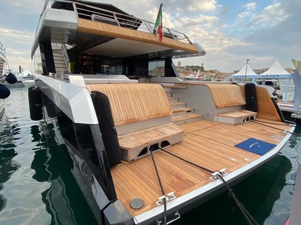 Vue générale sur le tableau arrière Nautisme Article
