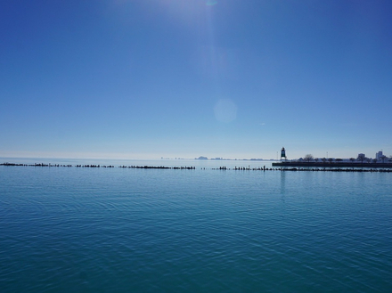 Aventurez-vous sur le lac Michigan jusqu'à ce que vous ne puissiez plus voir la rive ! Attention, n'oubliez pas d'attendre la fin de l'hiver !