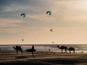 En kitesurf sur la baie d'Essaouira 