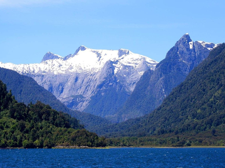 Les Andes vues de la Ruta Bimodal à Caleta Gonzalo