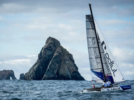 Dans le cadre d'une Julbo Sail Session en 2015, Franck Cammas a franchi le mythique Cap Horn avec un bateau non habitable, volant, de 6 mètres de long