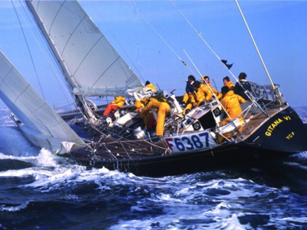 Gitana VI: deux bouteilles de 13 kg dans le cockpit milieu : il faut bien nourrir l?équipage ! Nautisme Article