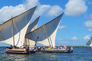 Face au tourisme ultra-luxueux du Golfe, les dhows incarnent un retour a...