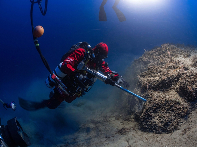 Trois noyaux ont été « carottés » en leur centre pour réaliser des analyses géochimiques de leur structure interne Nautisme Article