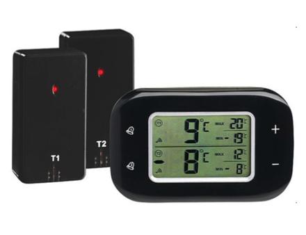 Le thermomètre électronique : les deux capteurs sont à l'intérieur des compartiments froids et l'écran visible de tous à l'extérieur : une sécurité sanitaire. Nautisme Article