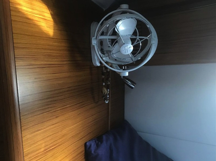 Très appréciable le ventilateur en tête de couchette Nautisme Article