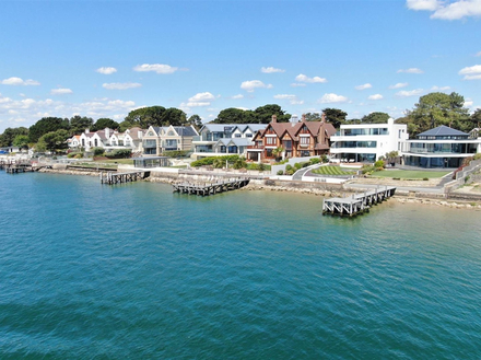 Bordée par un quartier d'élite, Sandbanks cotoie les maisons les plus luxueuses du pays Bordée par un quartier d'élite, Sandbanks cotoie les maisons les plus luxueuses du pays