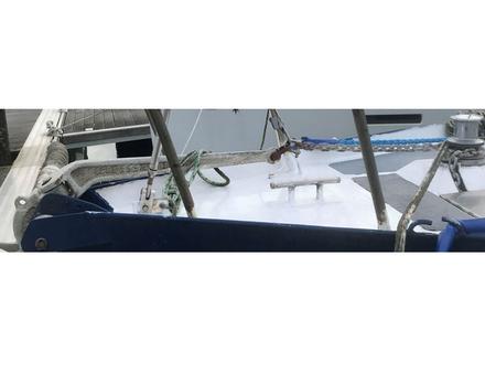 On ne met pas longtemps à trouver les maillons les plus faibles sur ce bateau costaud ! Nautisme Article