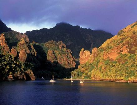 Fatu hiva , la baie des vierges in : ?Welcome tahiti? Nautisme Article